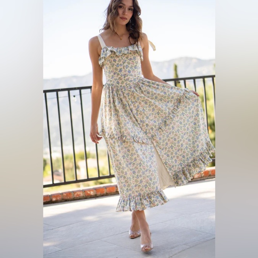 Lilyful Renata Floral Midi Dress